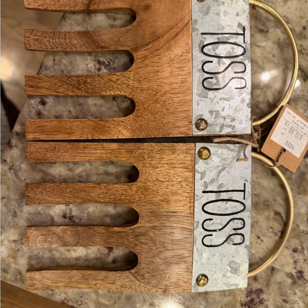 NWT Mud Pie Wooden Toss Salad Claws with Gold Accents